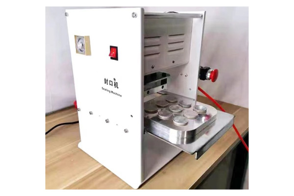 Semi-automatic sealing machine